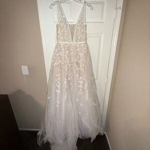 Beccar Cass Wedding Dress Never Worn